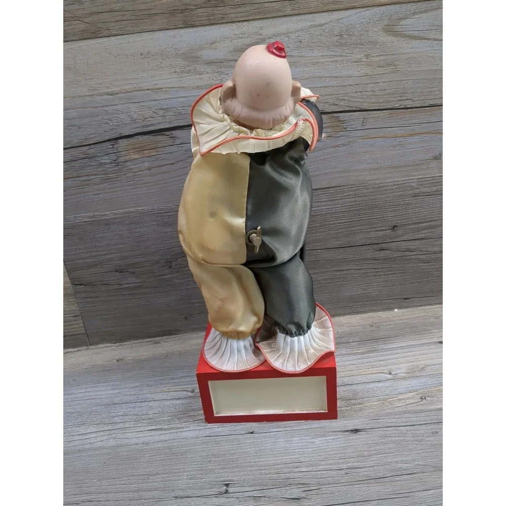 Price‎ Products Porcelain wind up 12 inch Clown Music Box